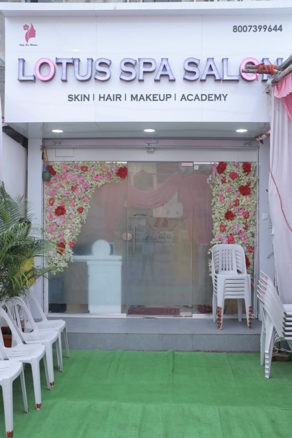 Lotus Pro salon in Chhatrapati Sambhajinagar